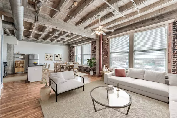 Houston, TX 77002,201 Main ST #7E