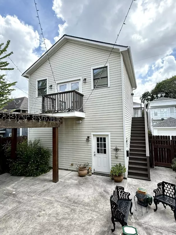 614 E 10th 1/2 ST, Houston, TX 77008