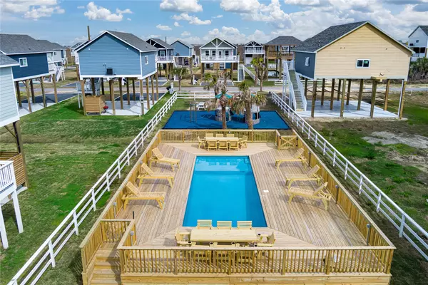 Gilchrist, TX 77617,1058 Shady LN