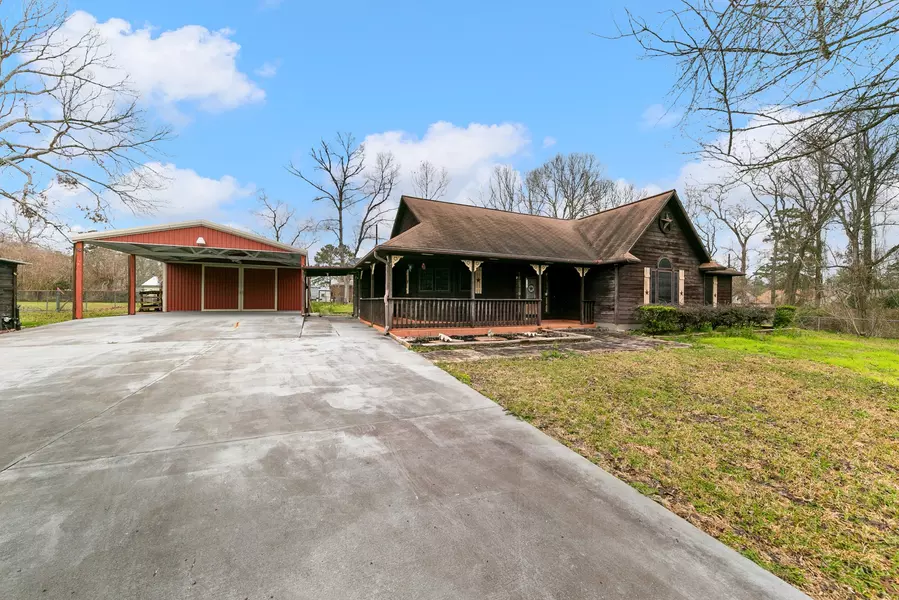 223 Sparkling Water DR, Huffman, TX 77336