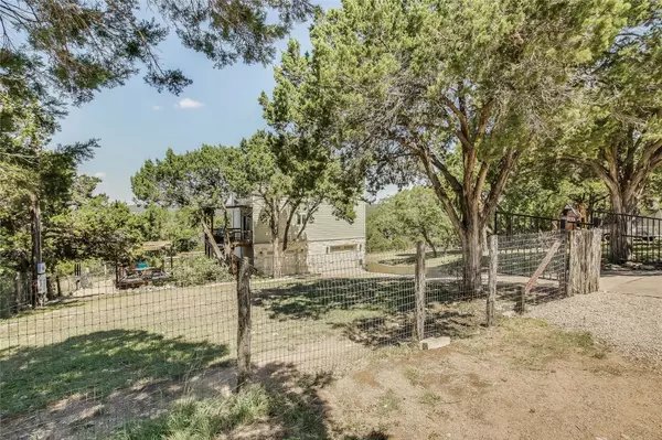 9000 Hobby LN,  Jonestown,  TX 78645