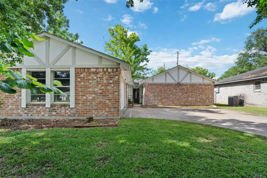 5707 Sunnygate DR, Spring, TX 77373