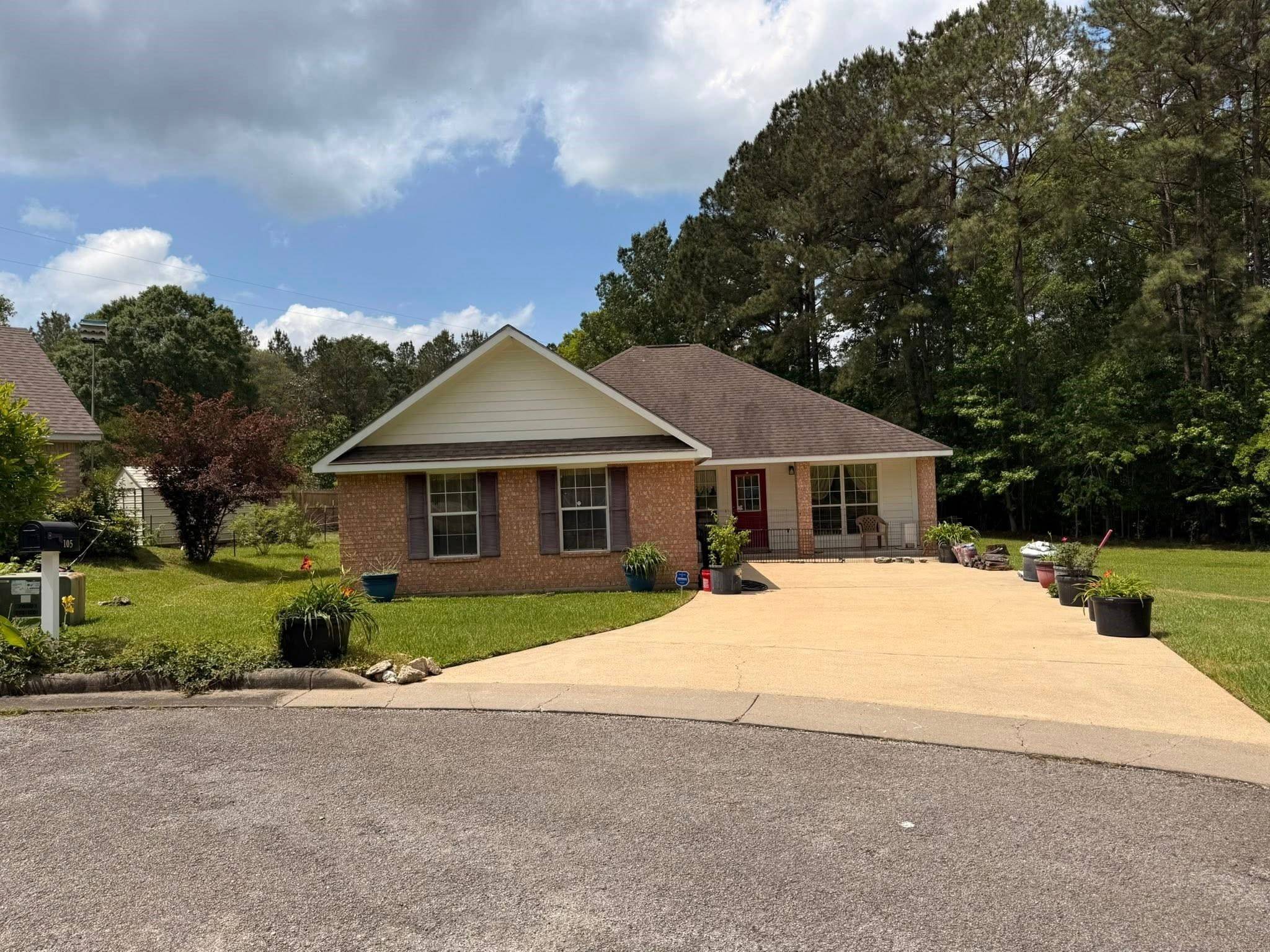 105 Brookdale CIR, Woodville, TX 75979