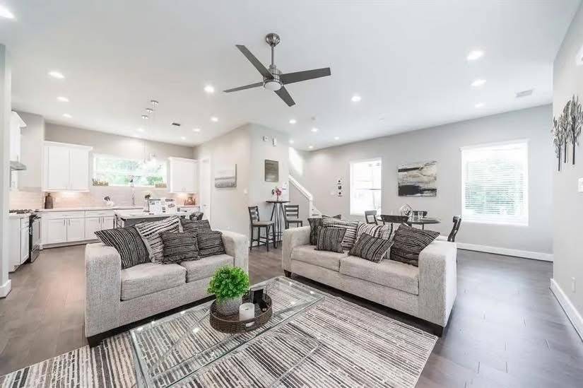 1329 Buescher DR, Houston, TX 77043