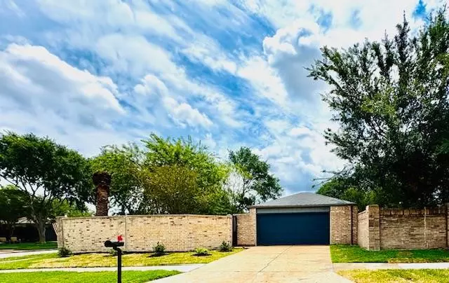 16103 Grassy Creek DR, Houston, TX 77082