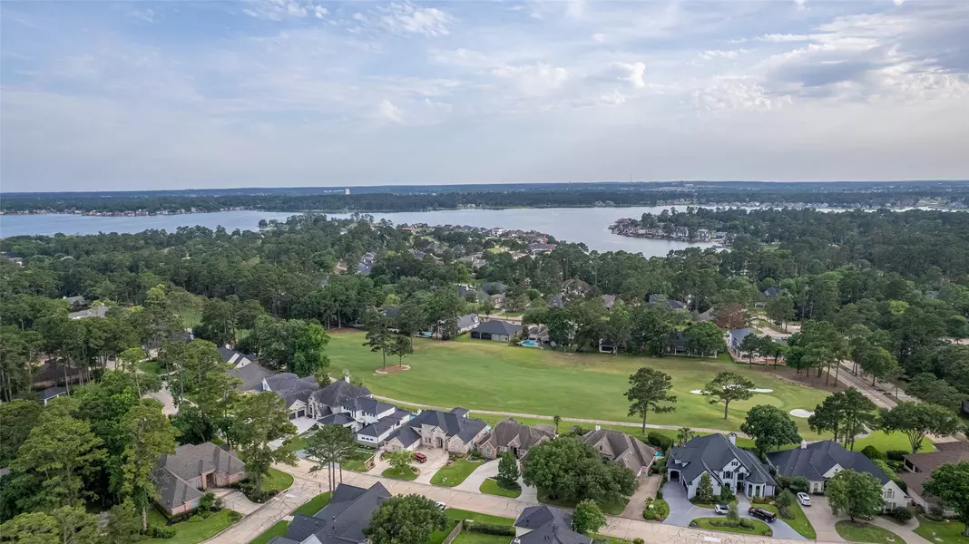 38 Cloverdale CT, Montgomery, TX 77356