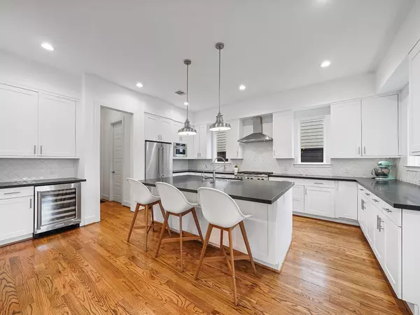 803 Fairbanks ST, Houston, TX 77009