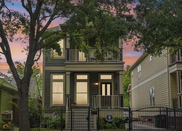 Houston, TX 77008,121 E 22nd ST
