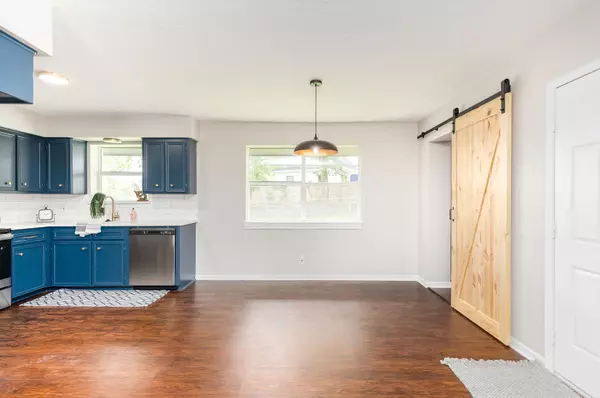 Brenham, TX 77833,212 White CT