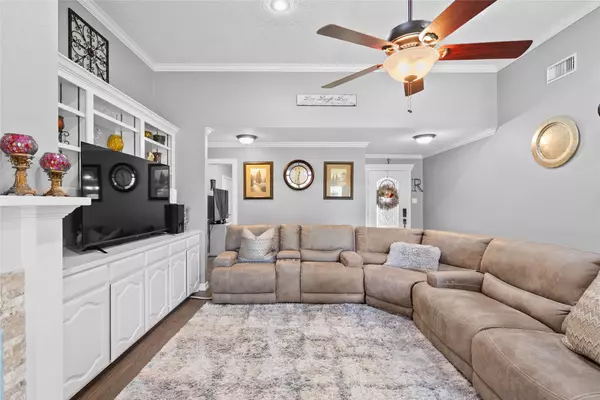 Lake Jackson, TX 77566,211 Balsam ST