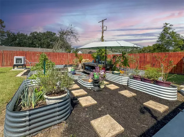 Alvin, TX 77511,2610 Adams ST