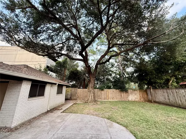 Houston, TX 77079,930 W Forest DR