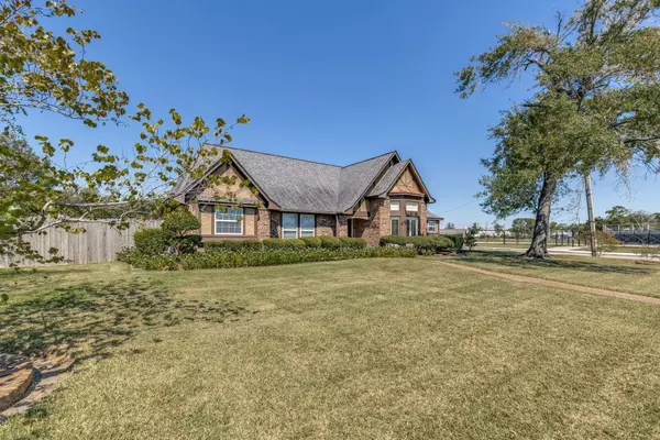 Baytown, TX 77520,506 Red Bud LN
