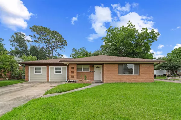 1407 Marlock LN,  Pasadena,  TX 77502