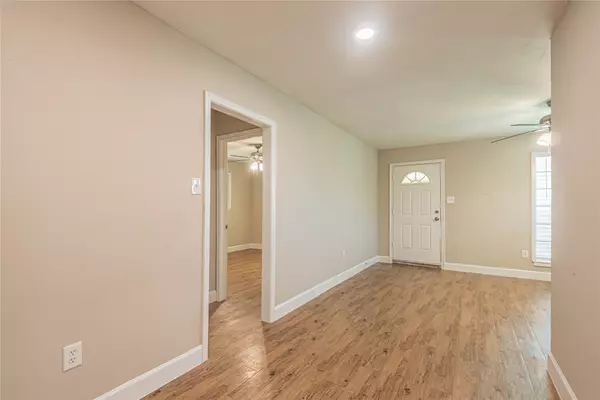 Texas City, TX 77591,128 N Washington ST