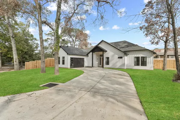 84 Lakeway CT,  Conroe,  TX 77304