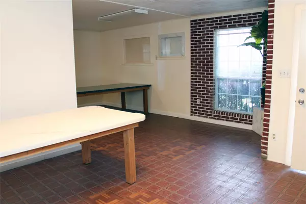 Houston, TX 77092,6319 Milwee ST