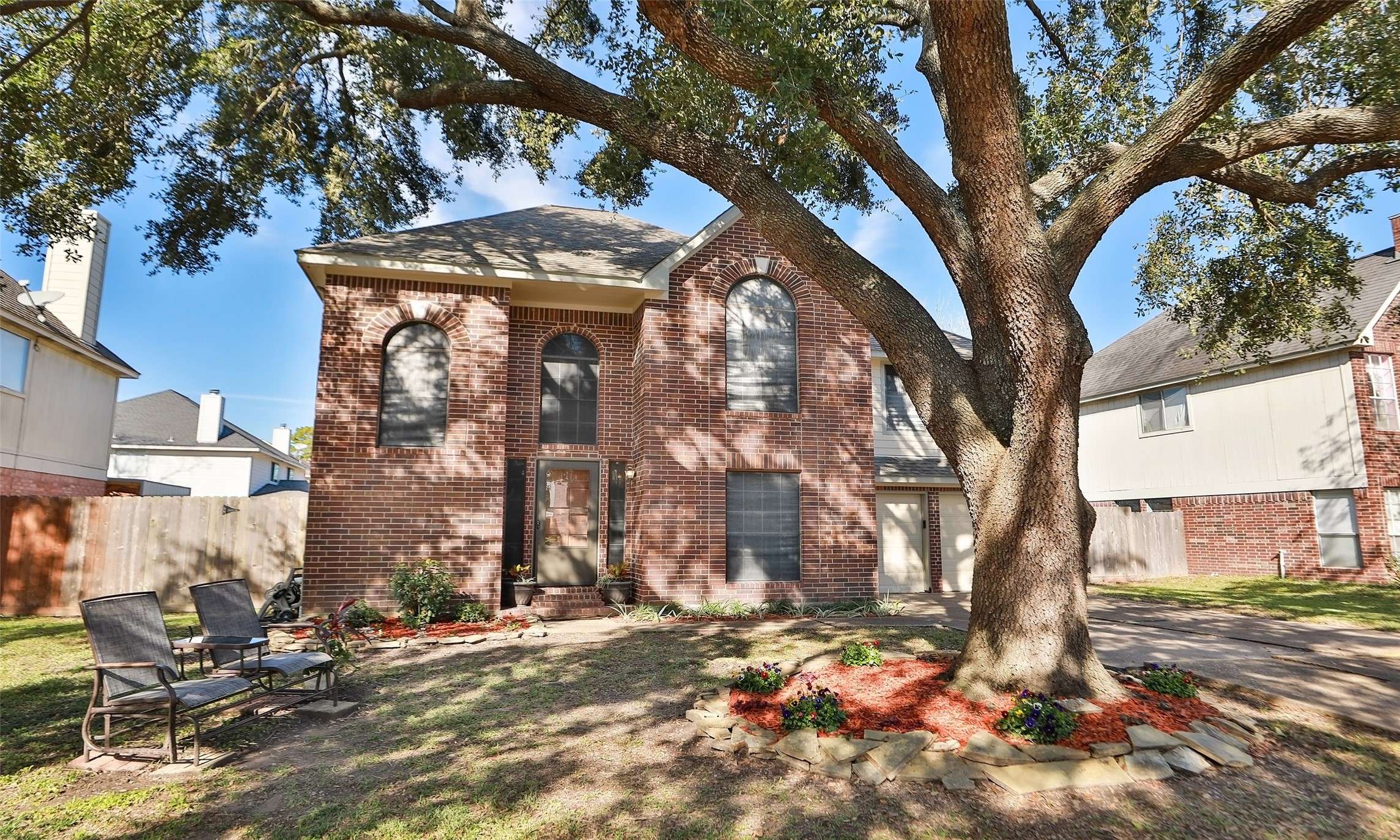 414 Welford LN,  Highlands,  TX 77562