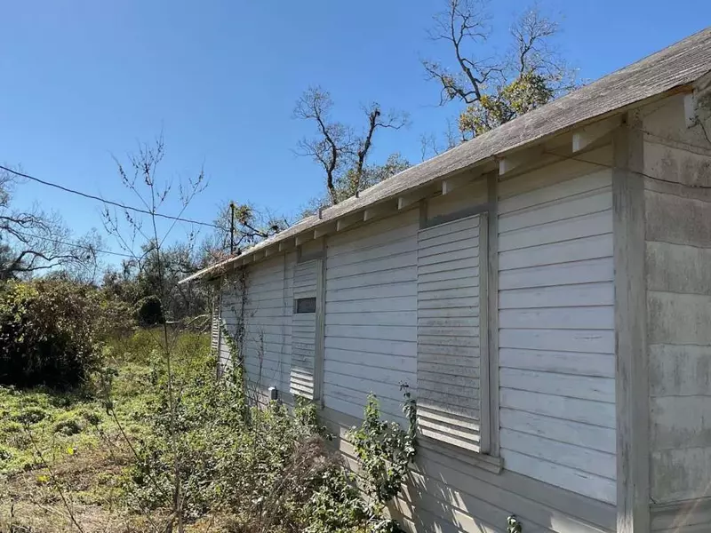 7103 Highway 36, Jones Creek, TX 77541