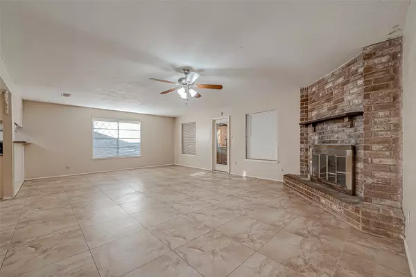 7650 Smiling Wood LN, Houston, TX 77086