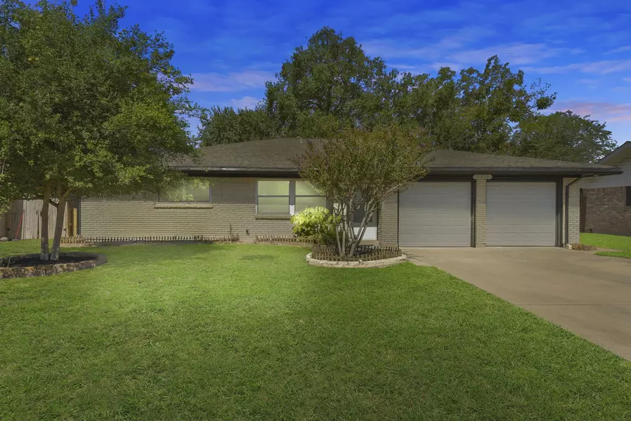 2231 Bayou DR, League City, TX 77573