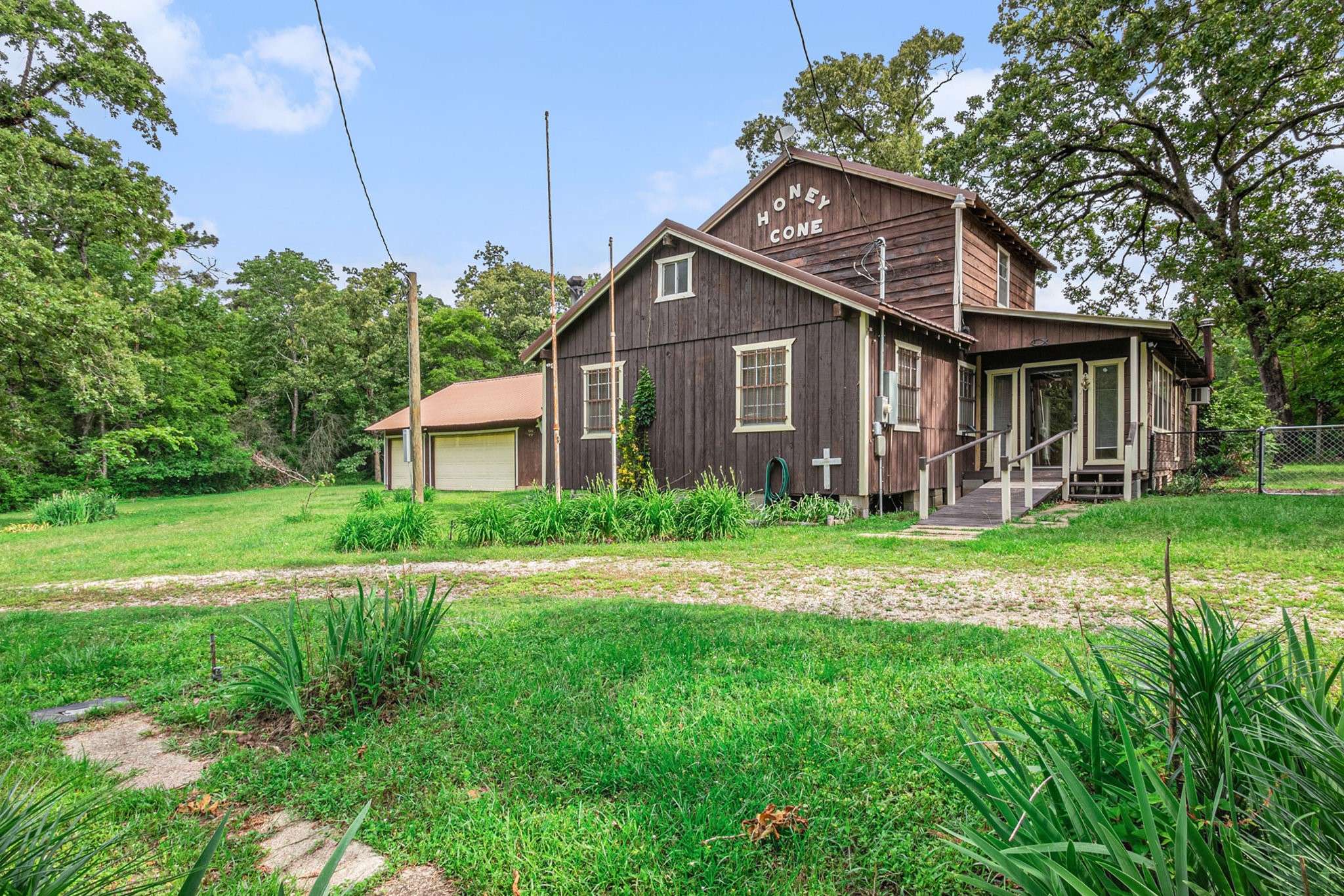 189 Lake Livingston BLVD, Livingston, TX 77351