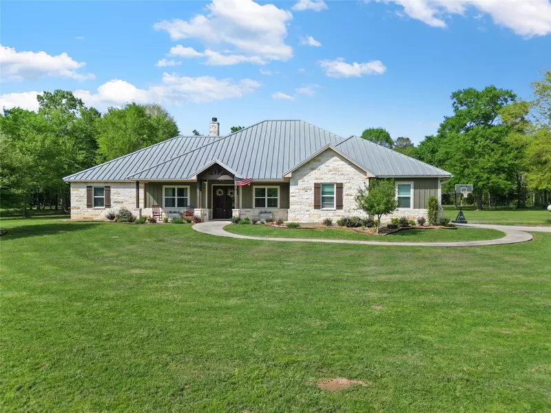7615 Willys RD, New Waverly, TX 77358