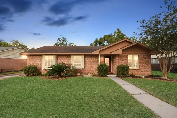 2608 Huckleberry LN, Pasadena, TX 77502