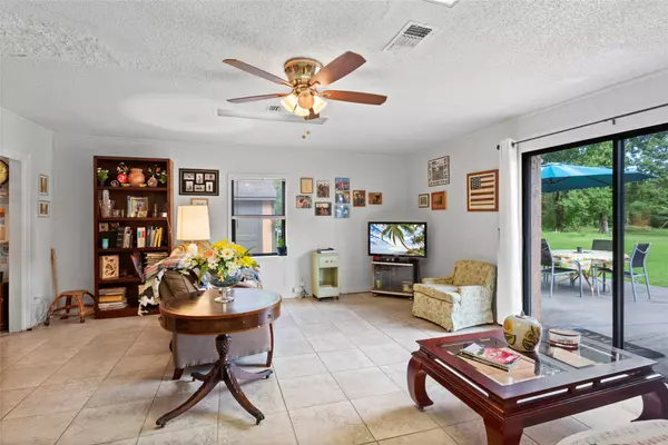 Dickinson, TX 77539,5047 Winding WAY