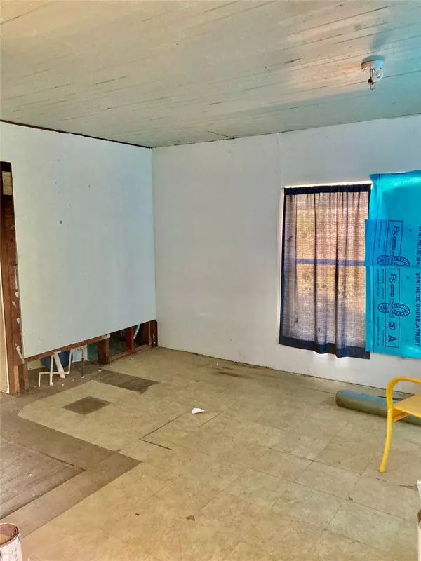 Beeville, TX 78102,205 E Elliott ST