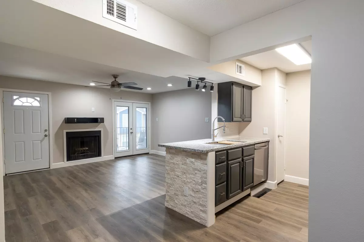 Webster, TX 77058,18519 Egret Bay BLVD #1906