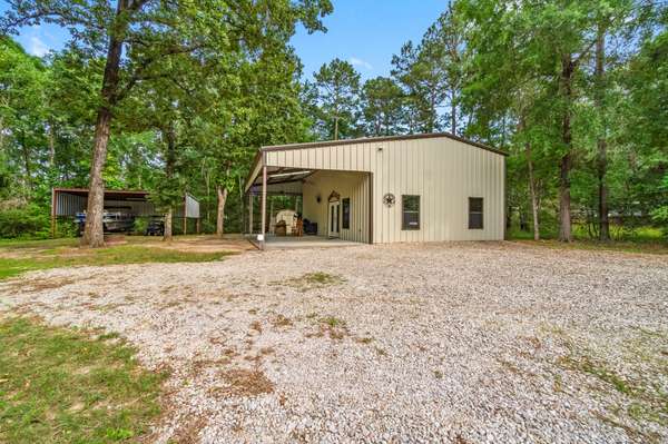 51 Roatan DR, Point Blank, TX 77364
