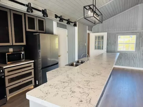 Orange, TX 77630,5718 Pat DR