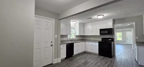 Highlands, TX 77562,215 San Jacinto ST