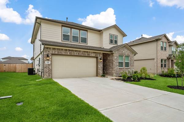 228 Little Spring CT, Anahuac, TX 77514