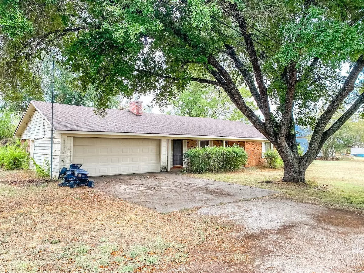 Streetman, TX 75859,107 S Runnels AVE