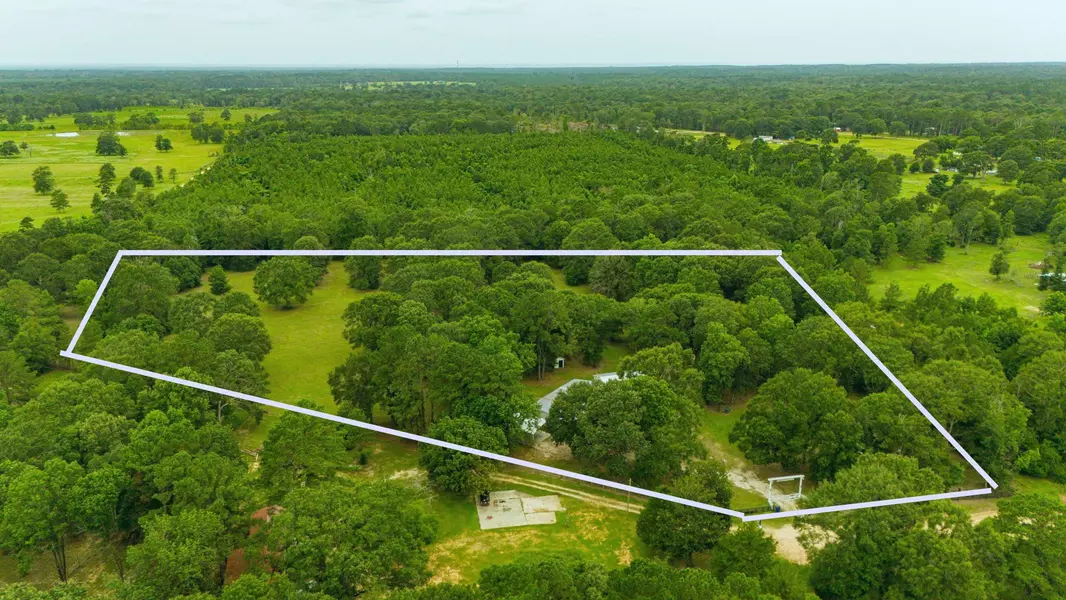 490 Robert E Lee LN, Livingston, TX 77351