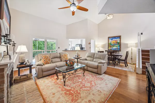 Houston, TX 77063,9400 Doliver DR #30