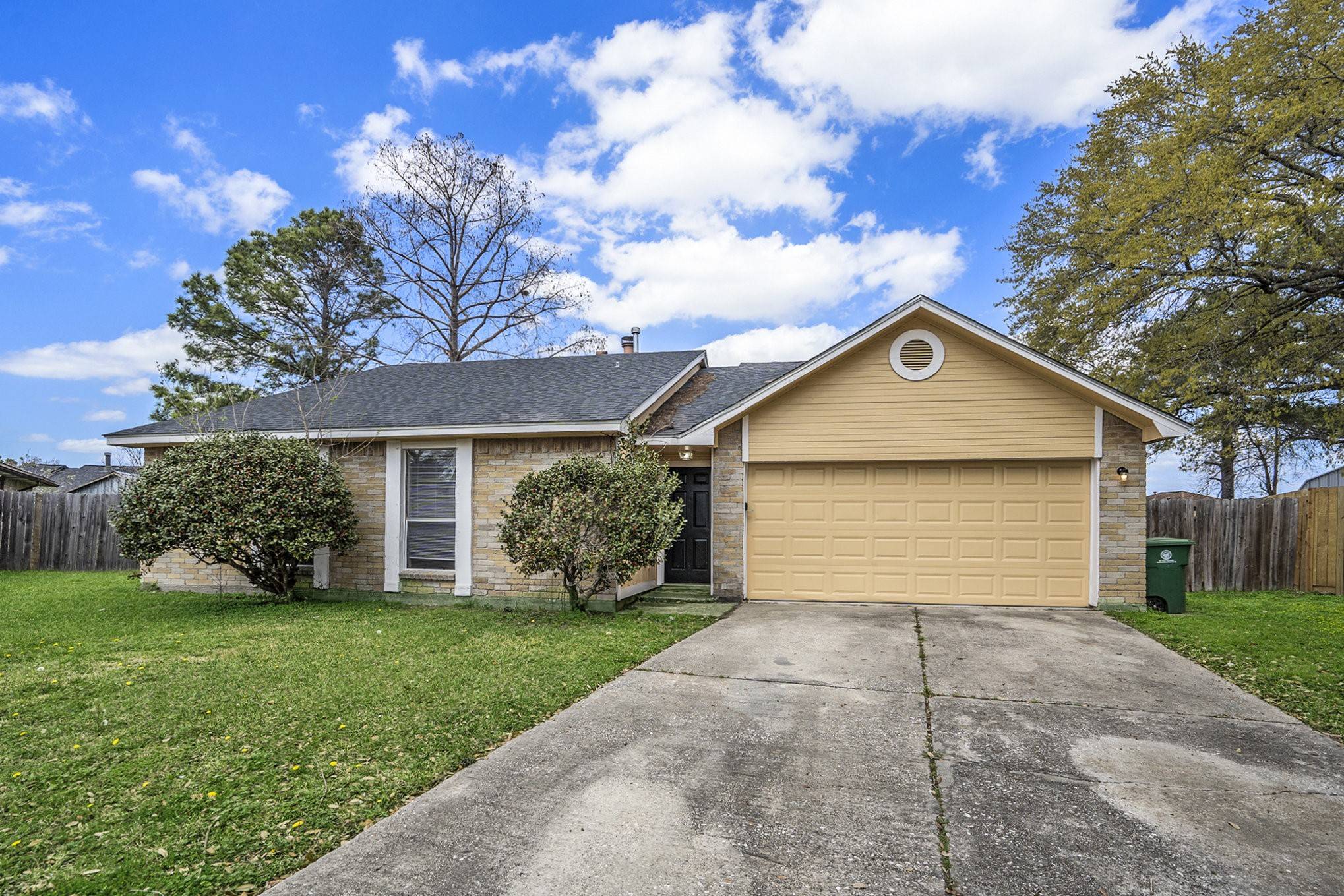 16922 Rolling Acres DR,  Houston,  TX 77396