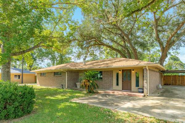 1303 Mac DR, Sweeny, TX 77480