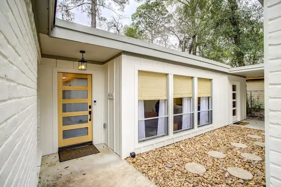 260 Point Clear DR, Conroe, TX 77304