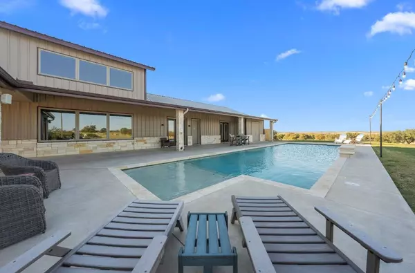 Lott, TX 76656,395-452 County Road 470