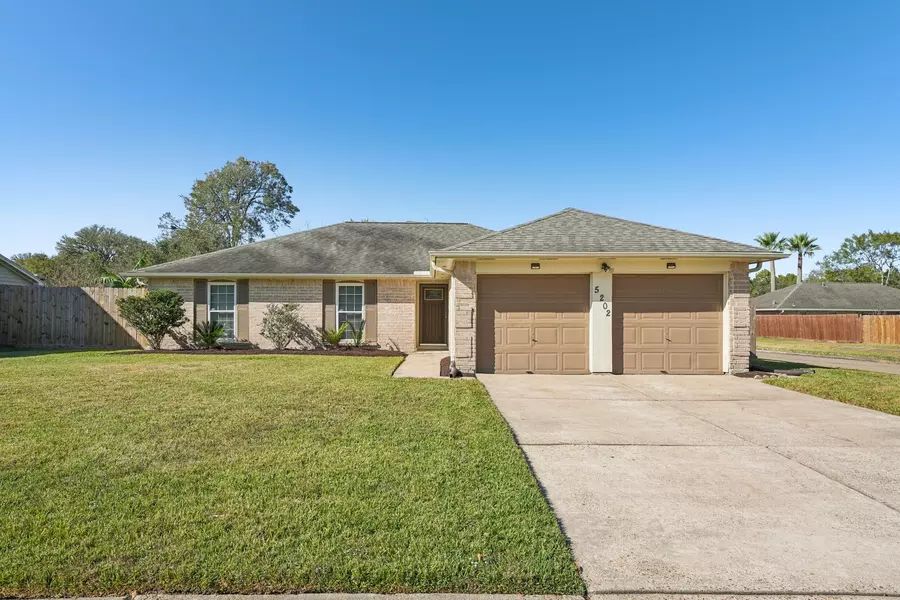 5202 Appleblossom LN, Friendswood, TX 77546