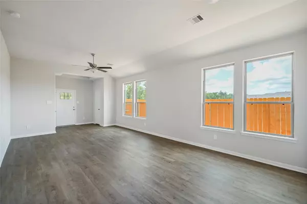 Elmendorf, TX 78224,16638 Ginger XING