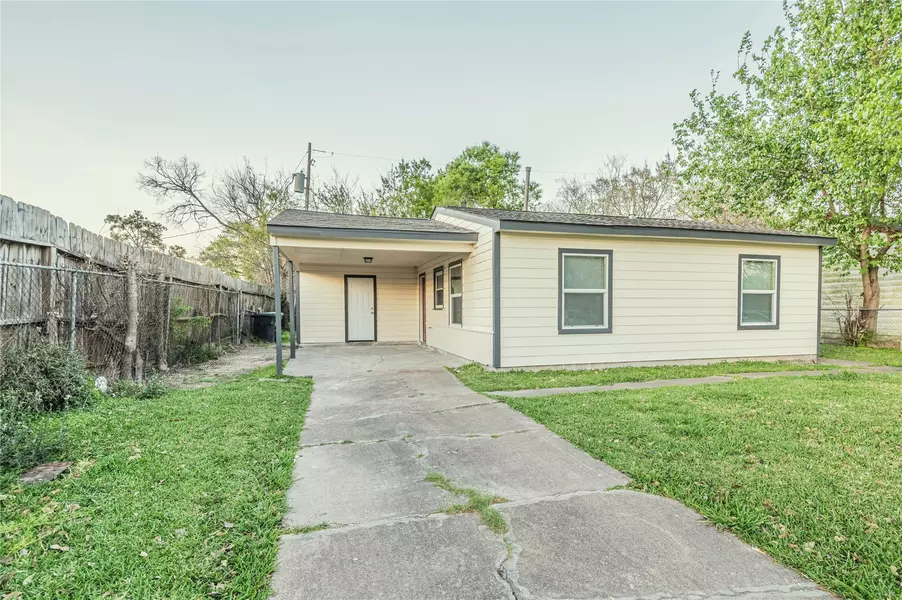 4817 Van Fleet ST, Houston, TX 77033