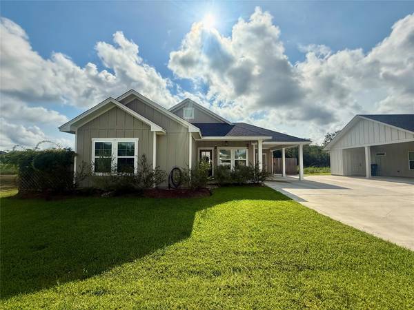 133 Ellis LN, West Columbia, TX 77486