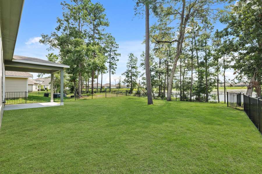 461 Shoreview DR, Conroe, TX 77303