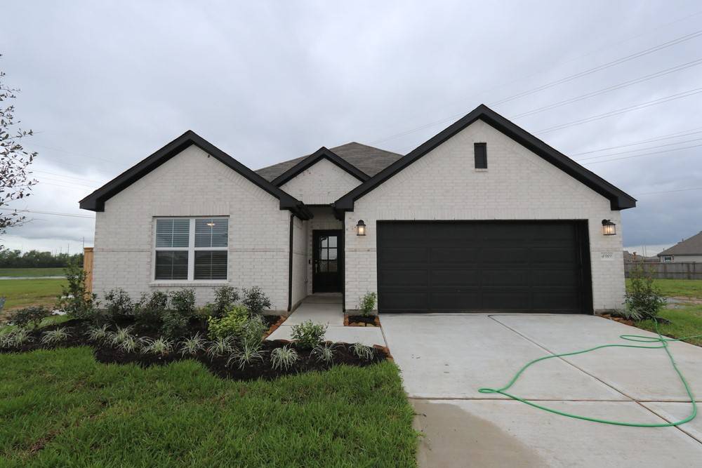4989 Perennial LN, La Marque, TX 77568