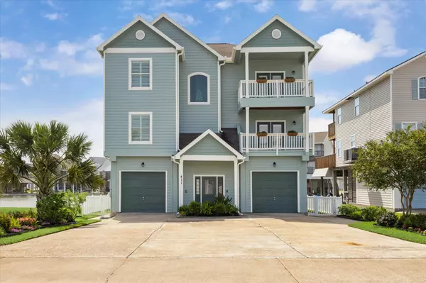 411 Sunset CIR, Tiki Island, TX 77554