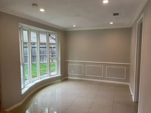 Houston, TX 77077,2002 Round Lake DR